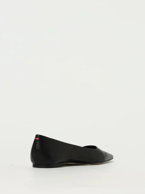 Ballerina Cassy Aeyde in nappa