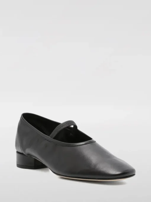 Ballerina Pippa Aeyde in nappa