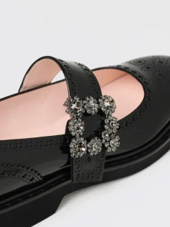 Ballerina Roger Vivier in pelle verniciata con motivo brogue
