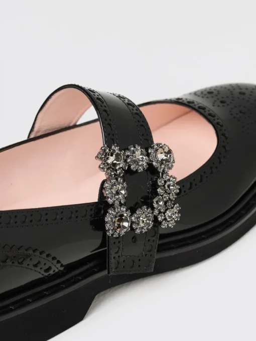 Ballerina Roger Vivier in pelle verniciata con motivo brogue