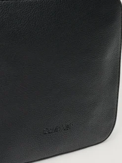 Borsello a tracolla Micro Pebble in pelle sintetica Calvin Klein