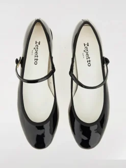 Mary Jane Repetto in vernice