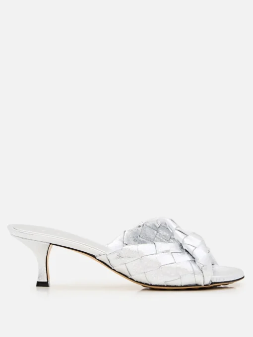 Mules Blink Bottega Veneta in pelle laminata intrecciata