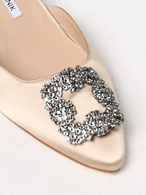 Slingback Mayslibi Manolo Blahnik in raso con fibbia gioiello