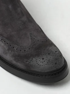 Stivaletto Doucal's in camoscio con motivo brogue