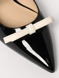 Ballerina Stuart Weitzman in vernice con fiocco