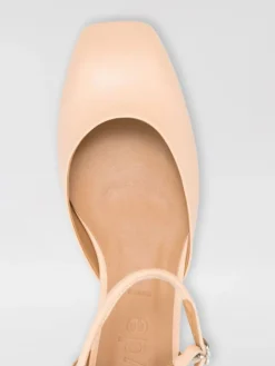 Ballerina Uma Aeyde in nappa