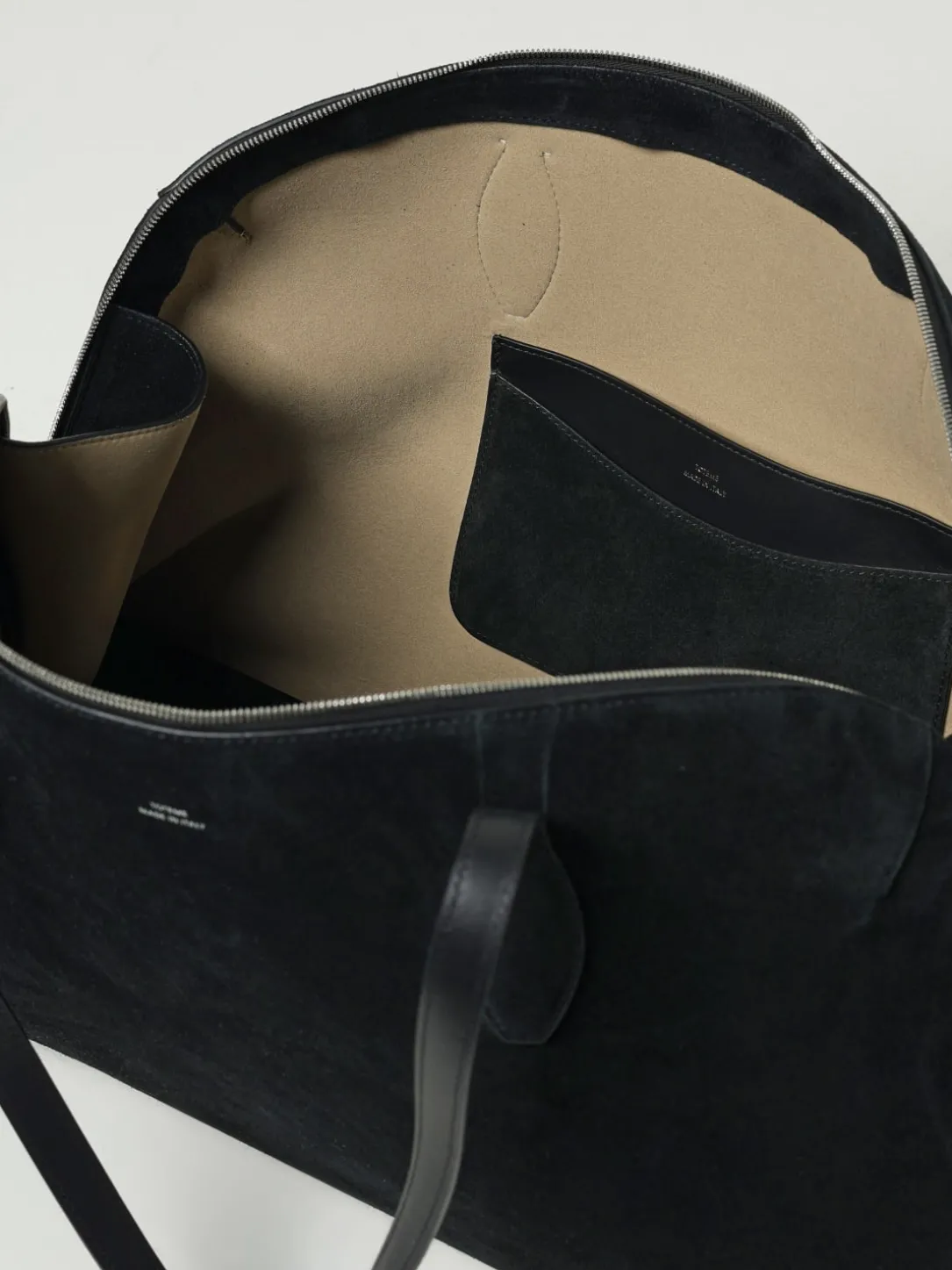 Borsa a spalla in pelle scamosciata Toteme