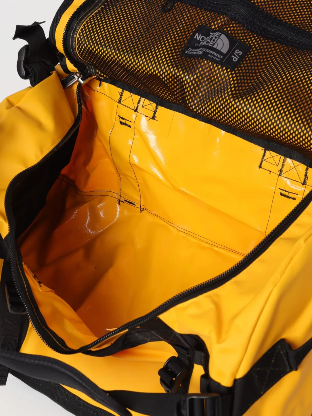 Borsa Duffel Base Camp The North Face in tessuto tecnico riciclato