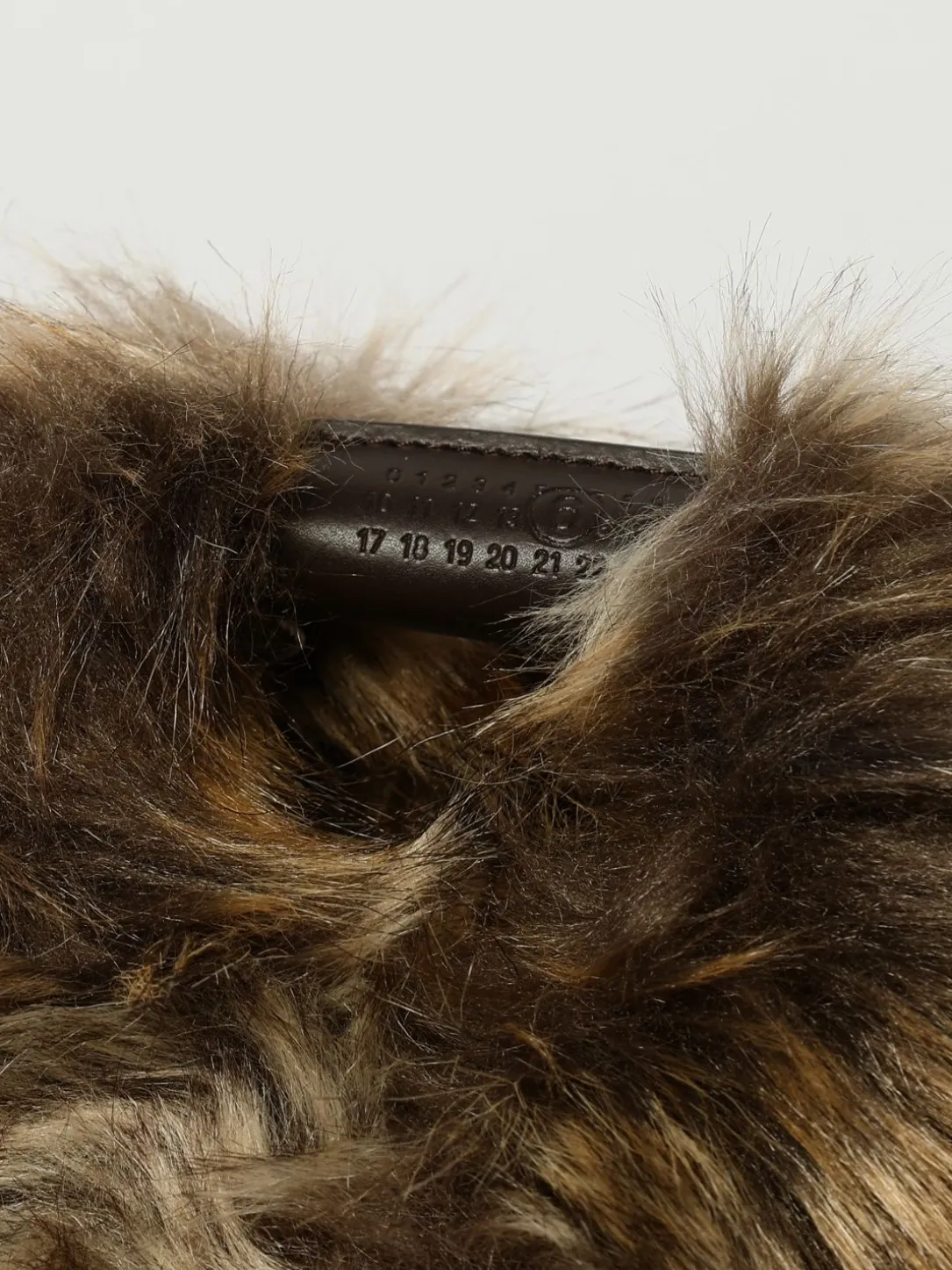 Borsa Japanese MM6 Maison Margiela in pelliccia sintetica