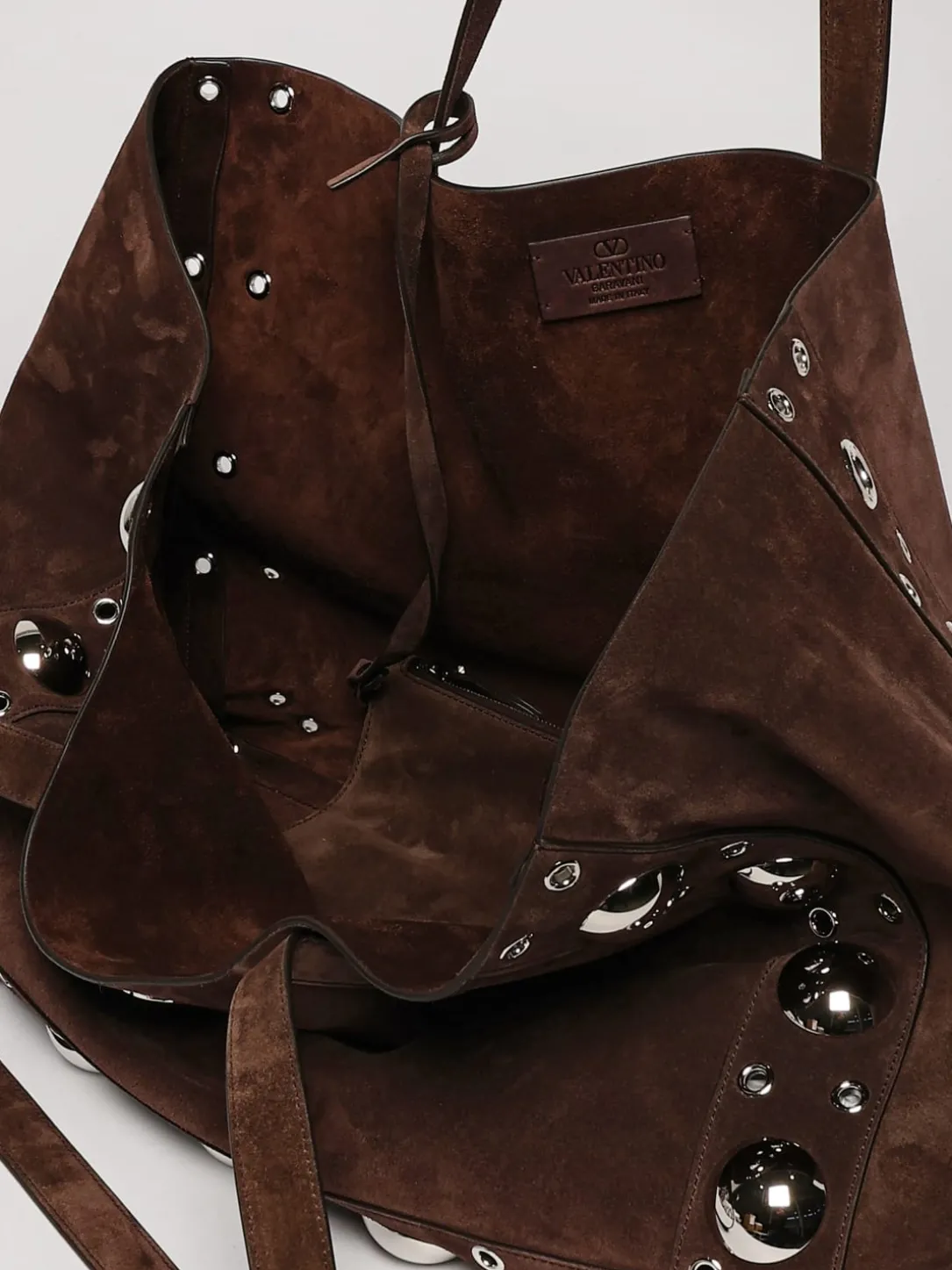 Borsa Nellcôte Valentino Garavani in camoscio con borchie ed occhielli