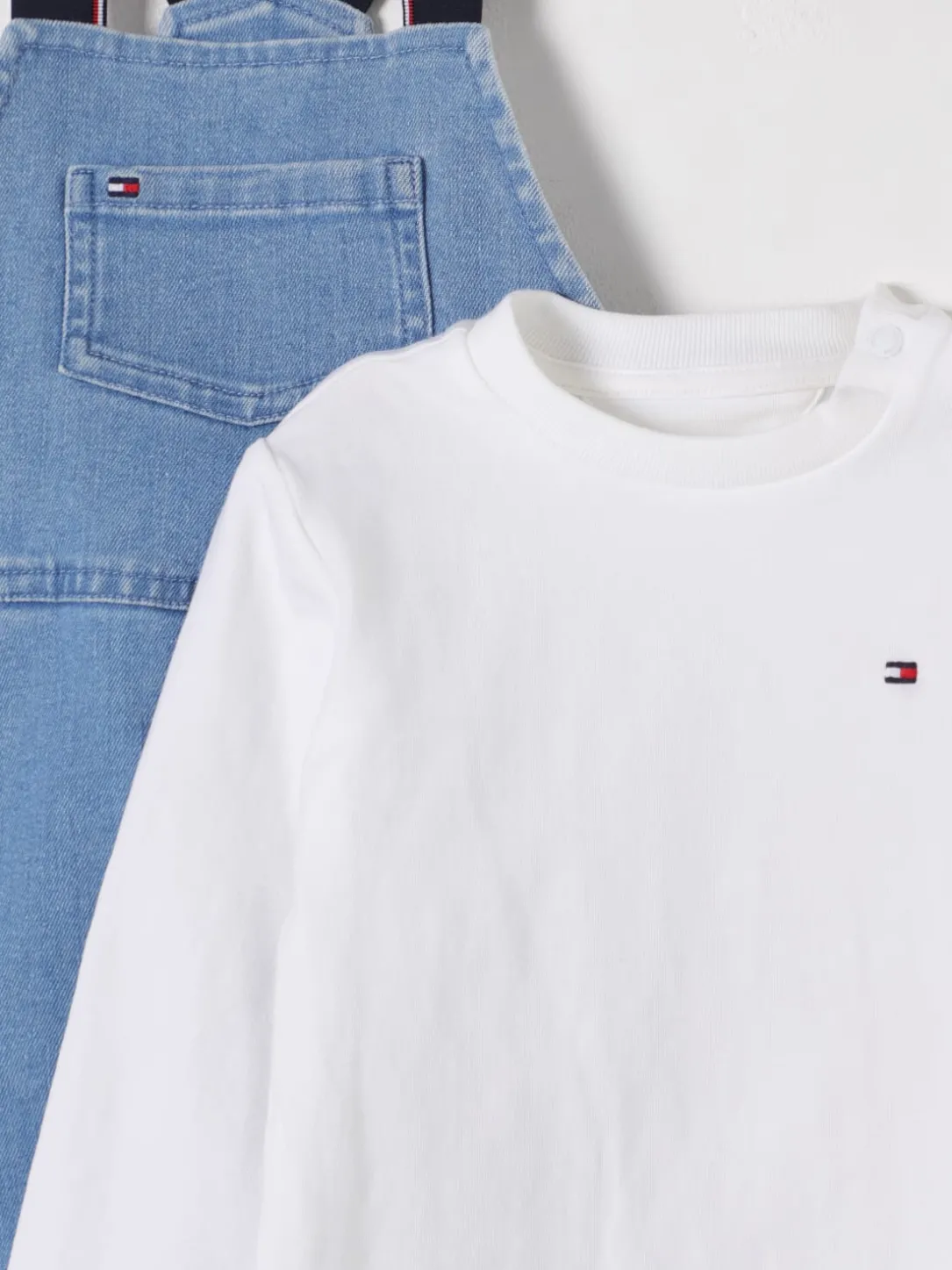 Coordinato in denim con mini logo Tommy Hilfiger
