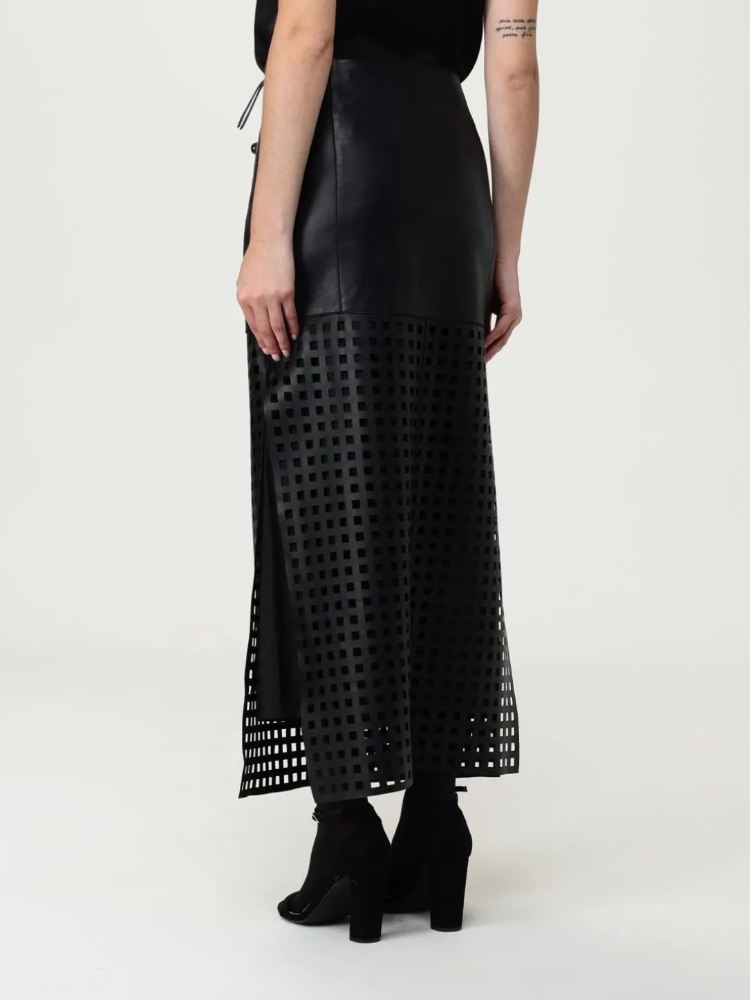 Gonna Emporio Armani in pelle traforata