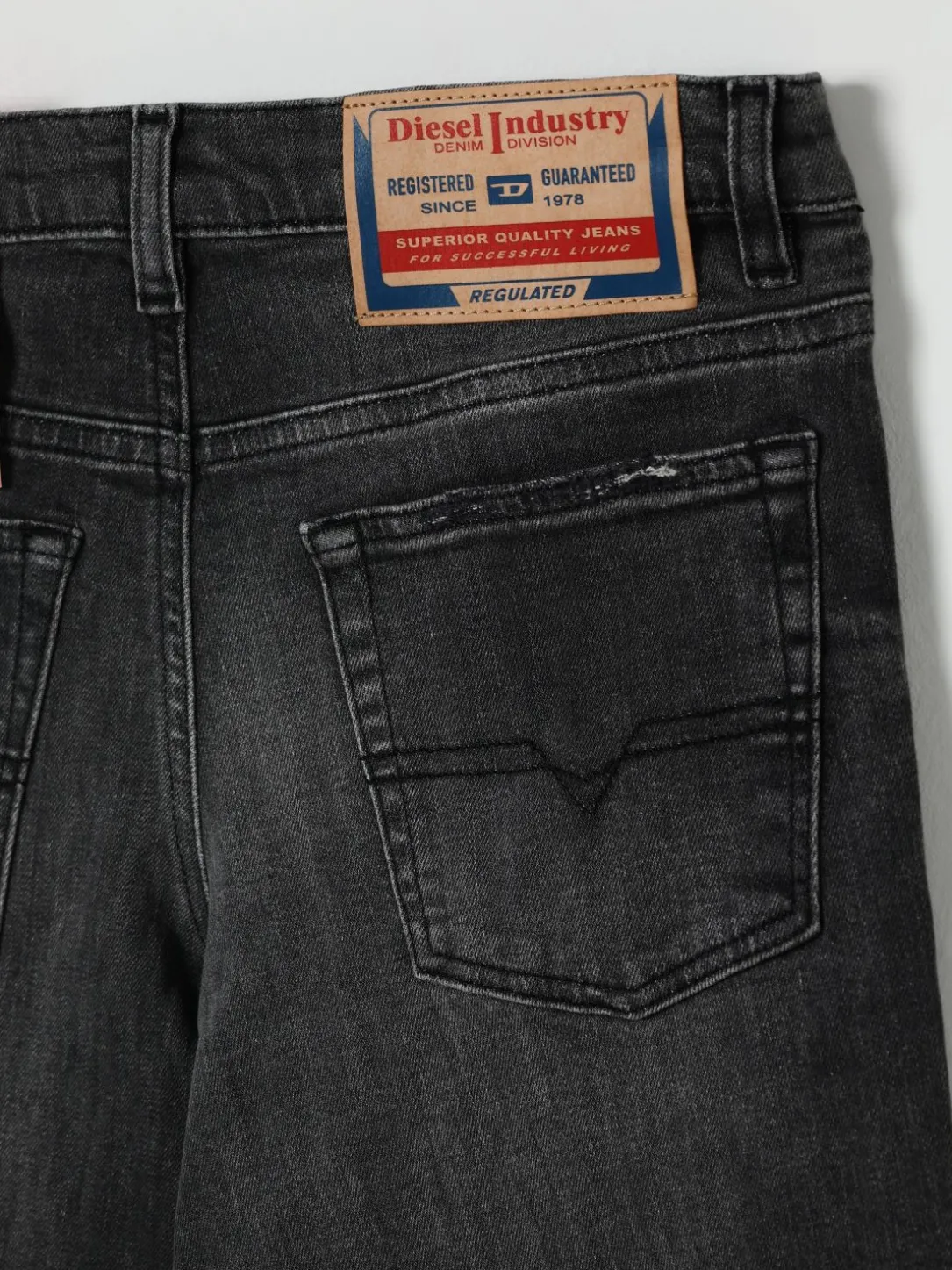 Jeans Diesel in denim distressed