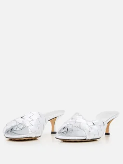 Mules Blink Bottega Veneta in pelle laminata intrecciata