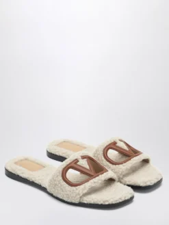 Mules VLogo Signature Valentino Garavani in shearling e pelle