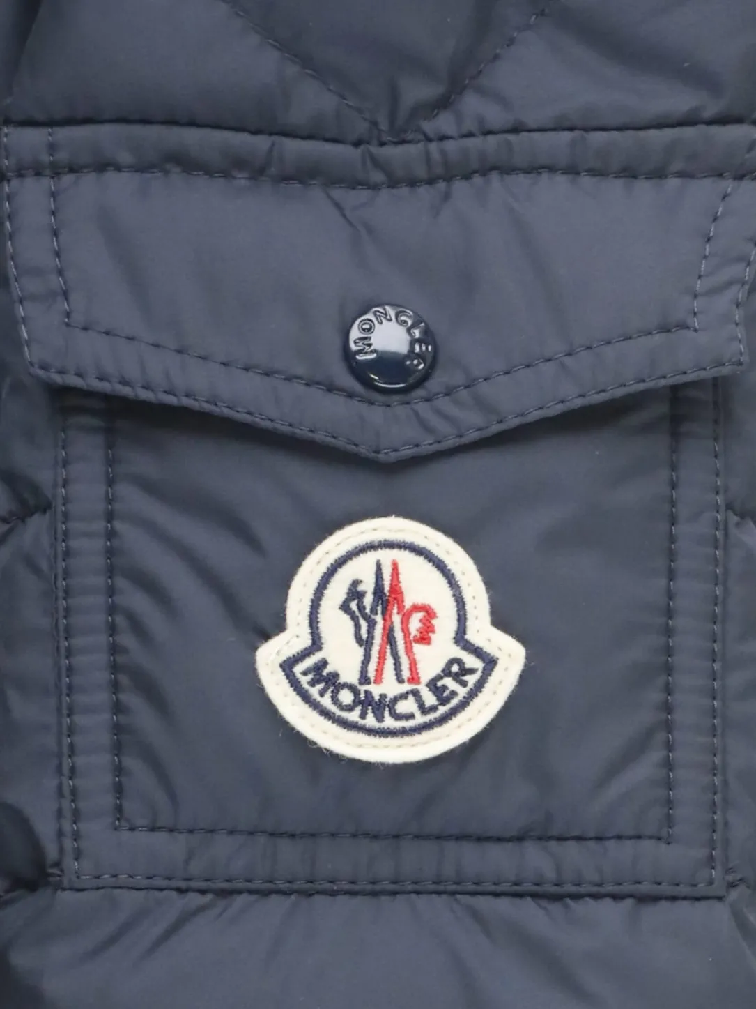 Piumino con cappuccio e logo Moncler