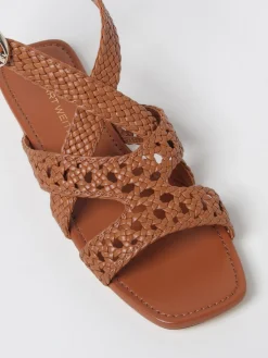 Sandalo Stuart Weitzman in pelle intrecciata