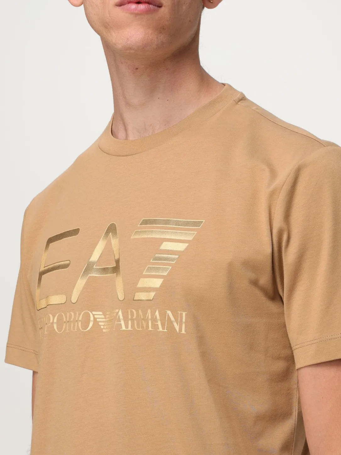 T-shirt EA7 in cotone con logo laminato