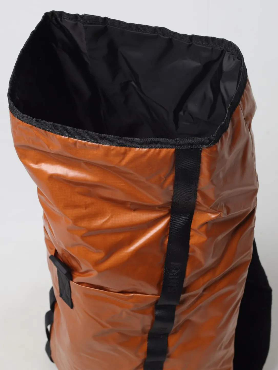 Zaino Sibu Rains in poliuretano termoplastico